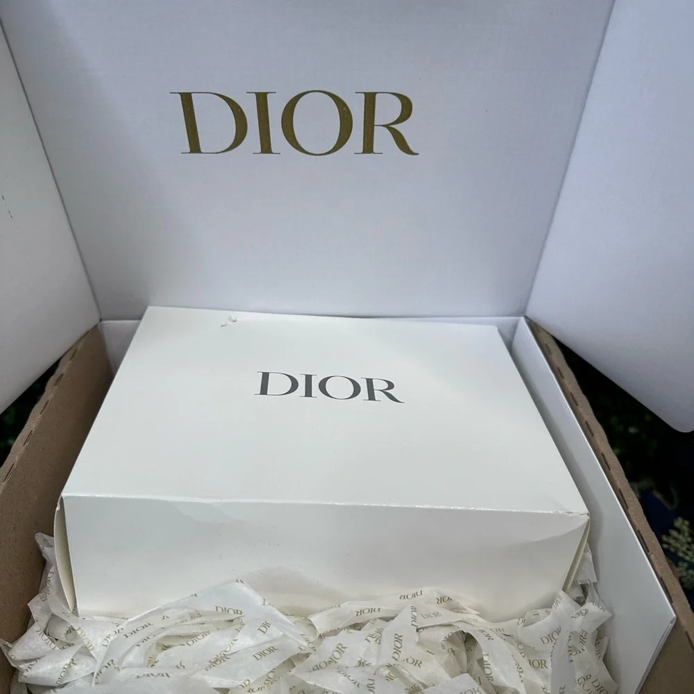 NIB Dior Red  zip around‎ small bag